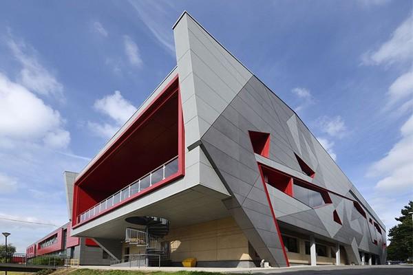 鋁單板廠家教你正確刷洗和維護(hù)幕墻鋁單板的方法