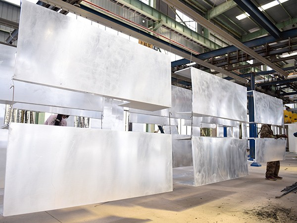 國昆鋁單板：掛件噴涂