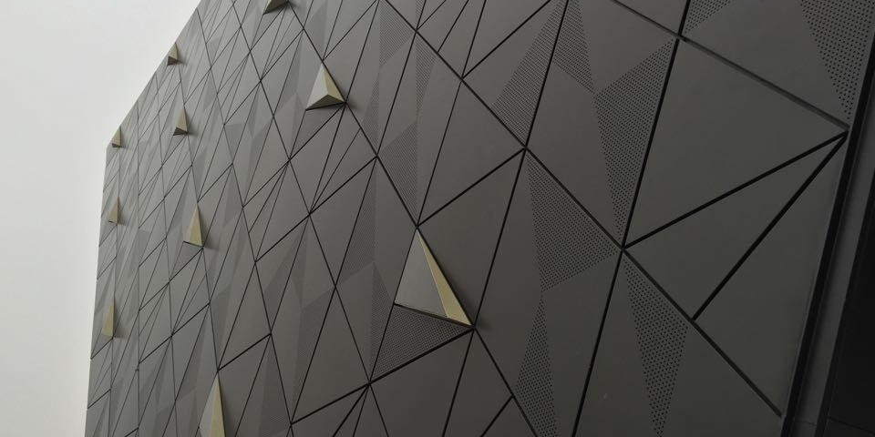 鋁單板幕墻發生形變的原因有哪些