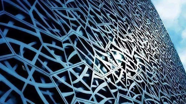 雕花鋁單板成為現代風格建筑外墻裝飾的更佳選擇